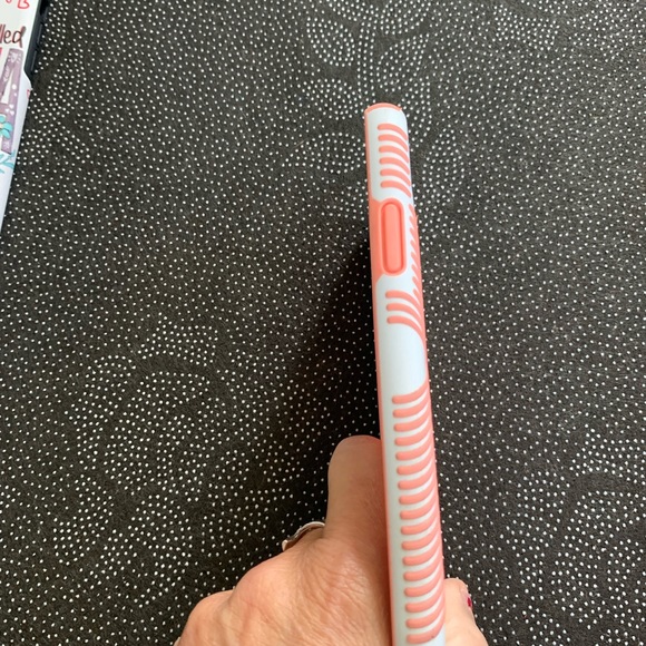 2 iPhone XR cases - Picture 11 of 13